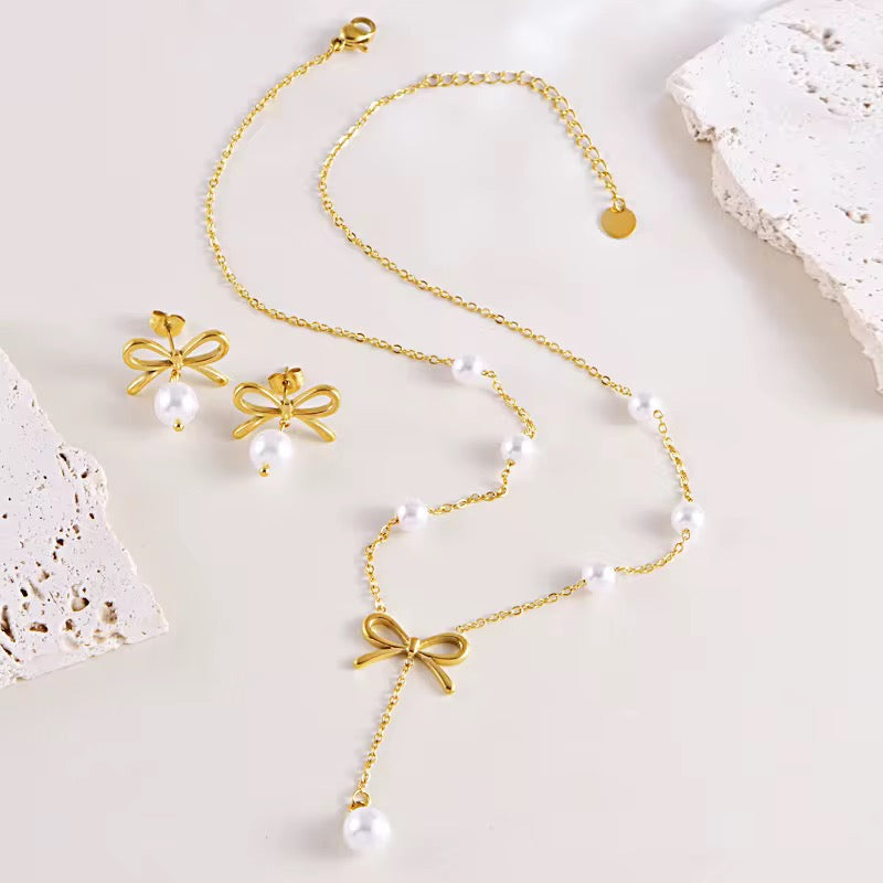 Dangling pearl bow necklace