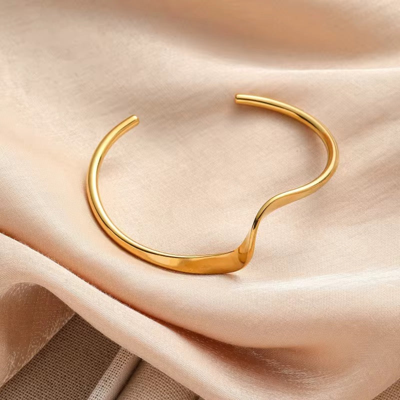 Wave bangle